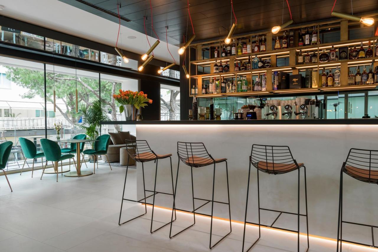 We Me Suite Hotel Riccione Extérieur photo